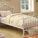 Металлическая детская кровать (20 фото): кованые модели кроваток для детей из металла