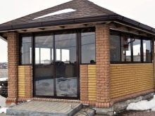 Закрытые беседки для дачи (49 фото): зимняя конструкция из бруса и стекла, бюджетные варианты