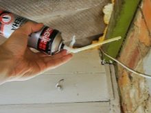Как нанести монтажную пену на стену