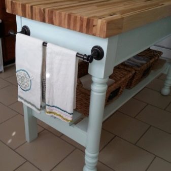 Стол на кухню с ящиком для приборов