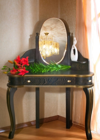 Столики для макияжа с зеркалом угловой