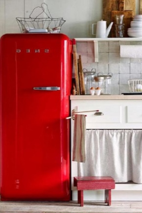 Холодильники красного цвета