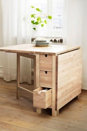 Кухонный стол на колесиках с ящиками