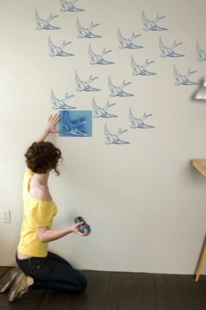 Трафареты для стен под покраску: оригинальные варианты отделки интерьера
