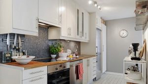 Сочетание серых стен с цветом кухонного гарнитура