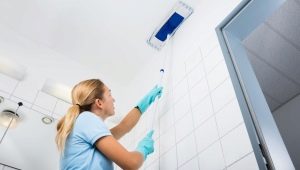 Как мыть натяжные потолки?