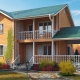 Особенности двухэтажных домов с балконом и варианты проектов