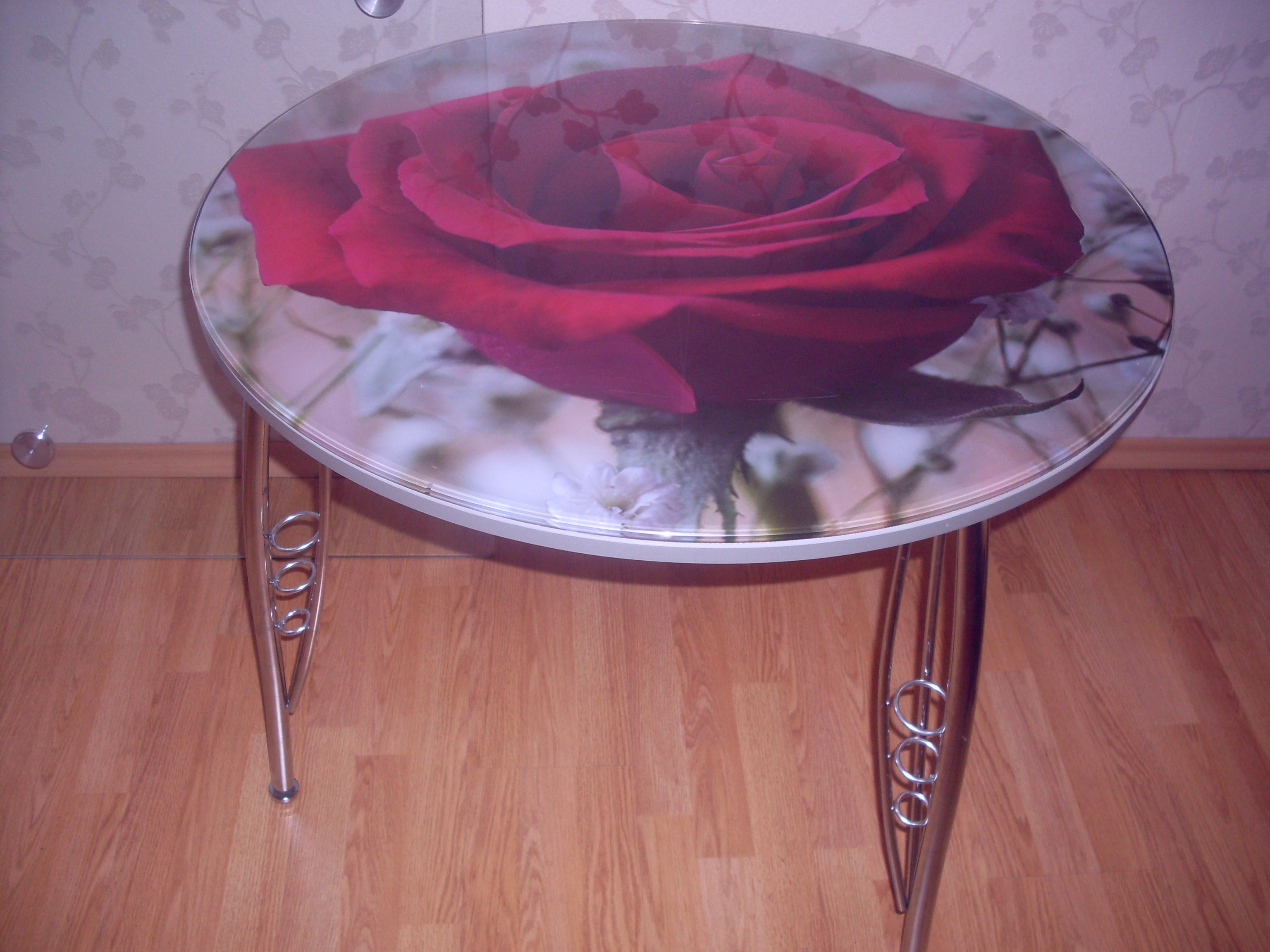 Стол с розами стеклянный