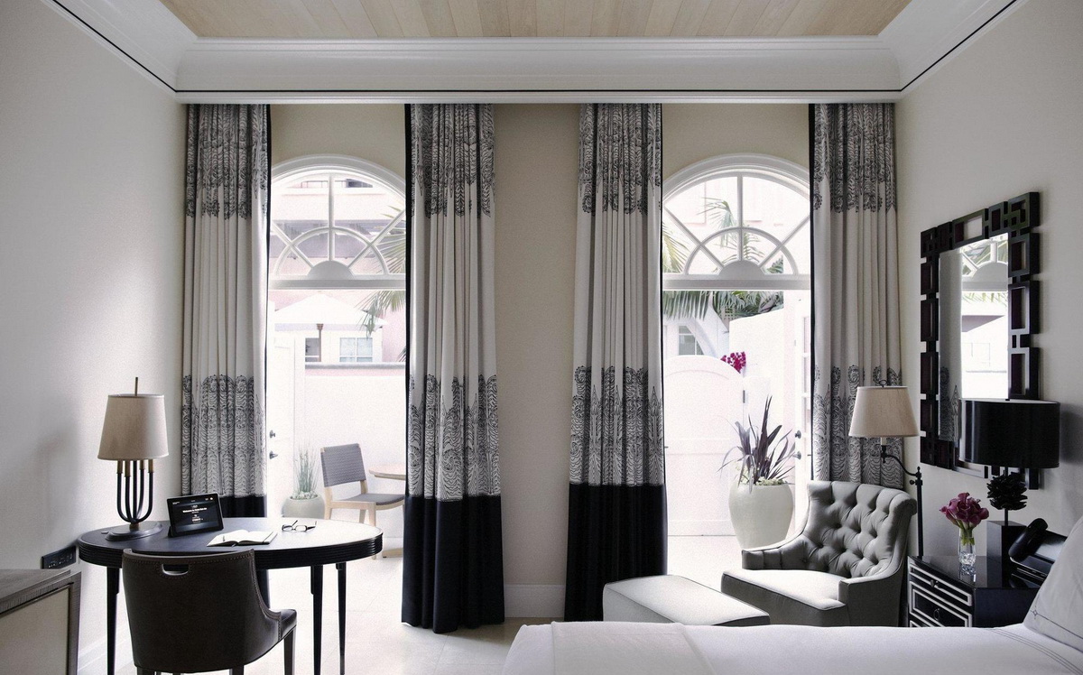Стильные шторы для гостиной в современном стиле