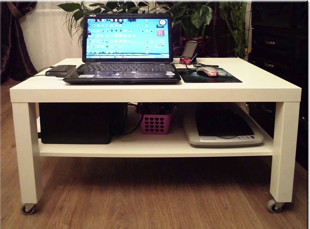 необычный стол для ноутбука