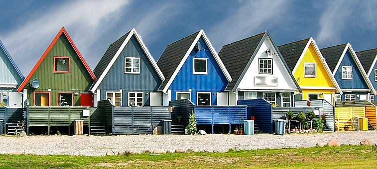 Покраска деревянного дома (34 фото): чем покрасить и как правильно .