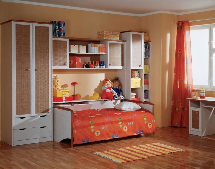 Детская стенка с кроватью и шкафом для девочки