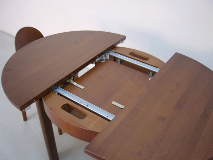 Круглый стол на 4 ножках раздвижной