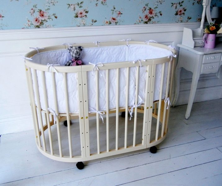 Двуспальная кровать с люлькой для новорожденных