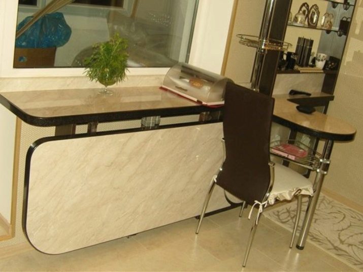 Белый стол на одной ноге для кухни