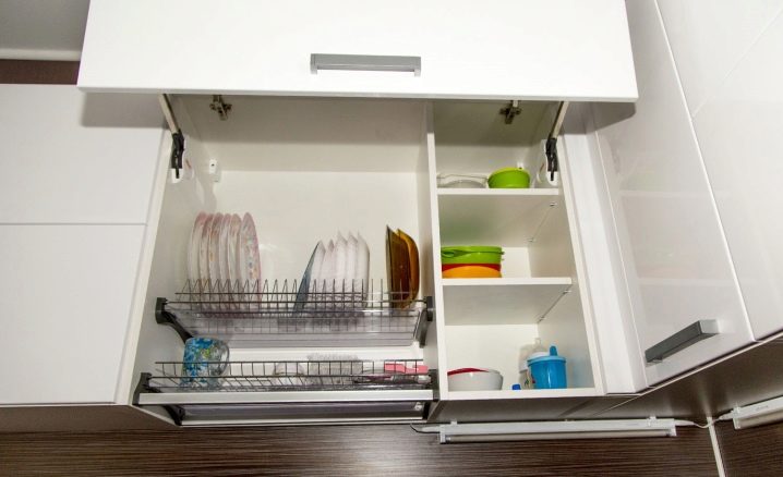 Регулировка подвесных кухонных шкафов