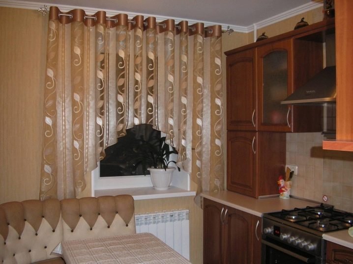 Модные шторы для кухни на люверсах