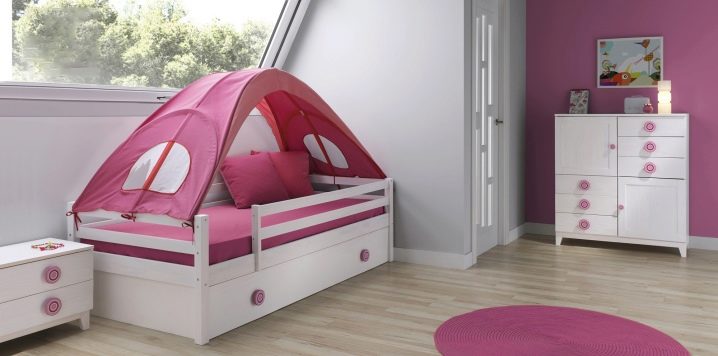 Родительская кровать с детской кроваткой