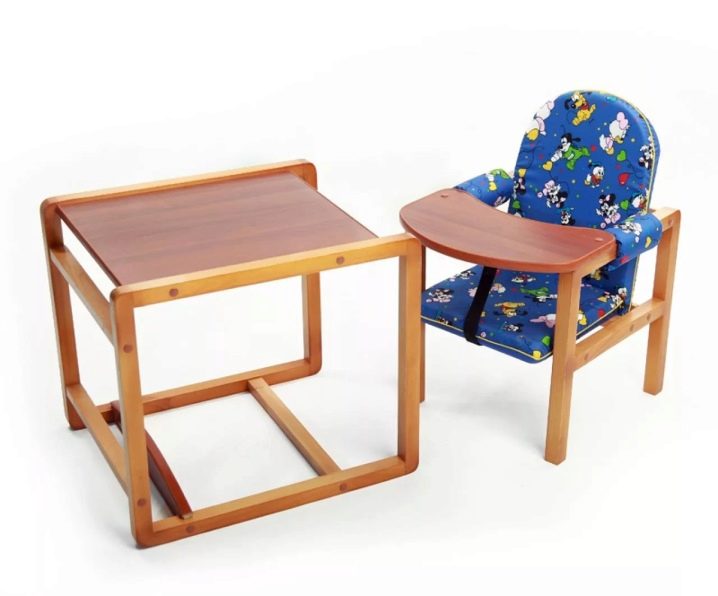 Стол и два стула для детей