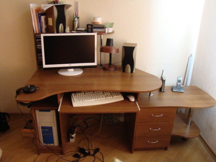 Угловой игровой стол для компьютера для геймеров