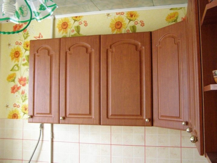 Способы крепления кухонных шкафов на стену