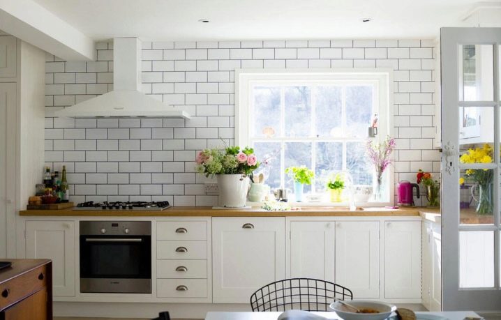 Кирпичная стена на кухне (53 фото): белый кирпич дизайн в интерьере