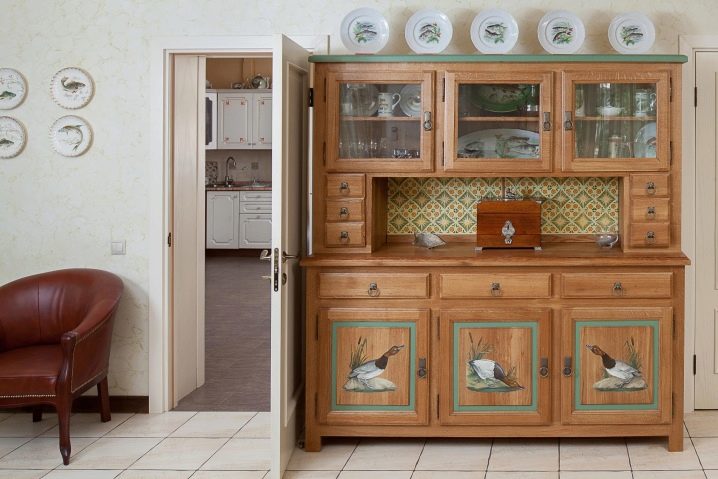Шкаф кухонный для посуды высокий