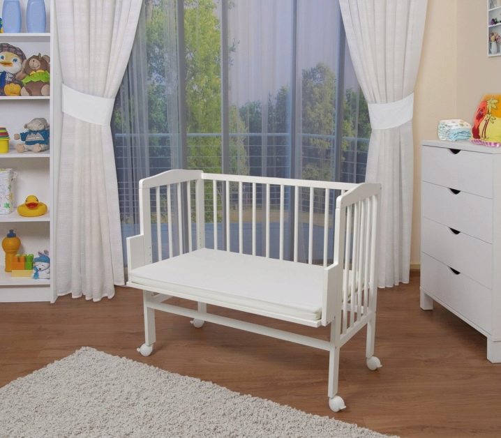 Приставная кроватка для новорожденных — виды моделей, какую выбрать