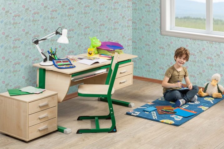 Правильный стол и стул для ребенка
