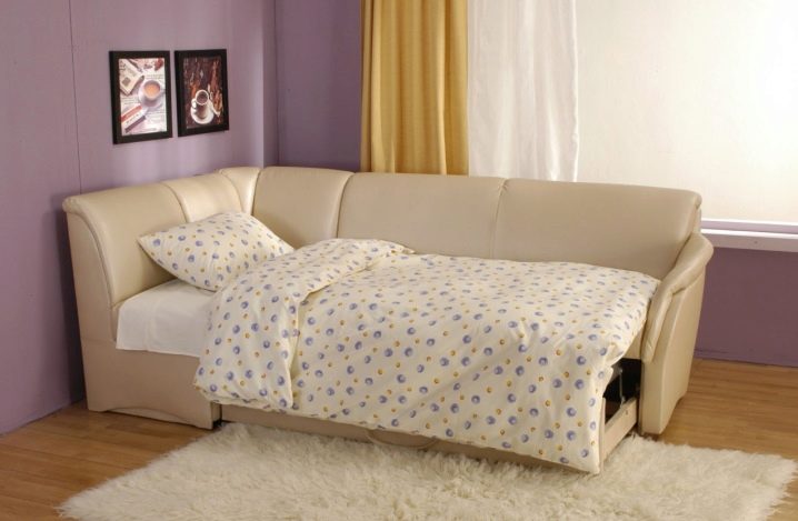Маленький раздвижной диван на кухню со спальным местом