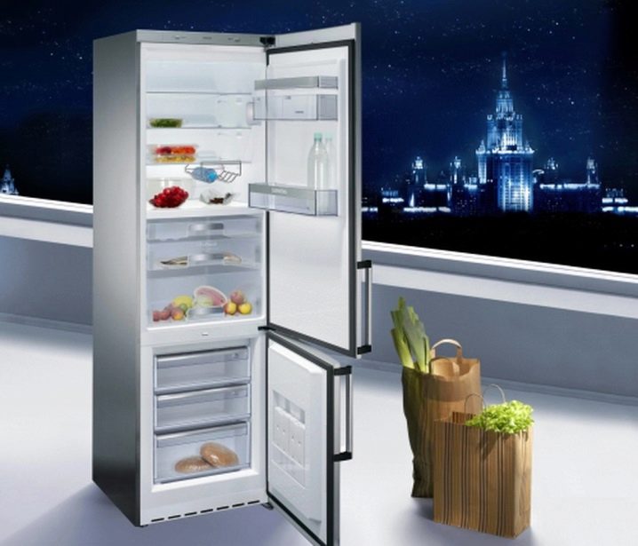 Прячем холодильник в шкаф