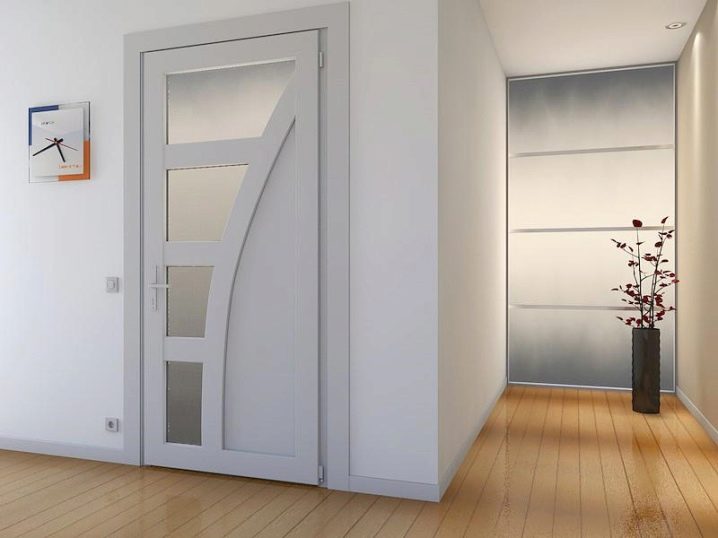Дизайн комнаты с тремя дверями