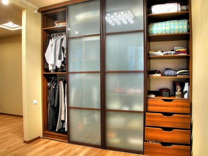 Правильный шкаф для одежды